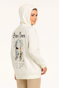 Oversize Üç İplik Şardonlu Kapüşonlu Sweatshirt – Beyaz “Other Lives” Ön Ve Arka Baskılı, Kanguru Cepli, Ribanalı Rahat Kışlık Model Beyaz (174980)