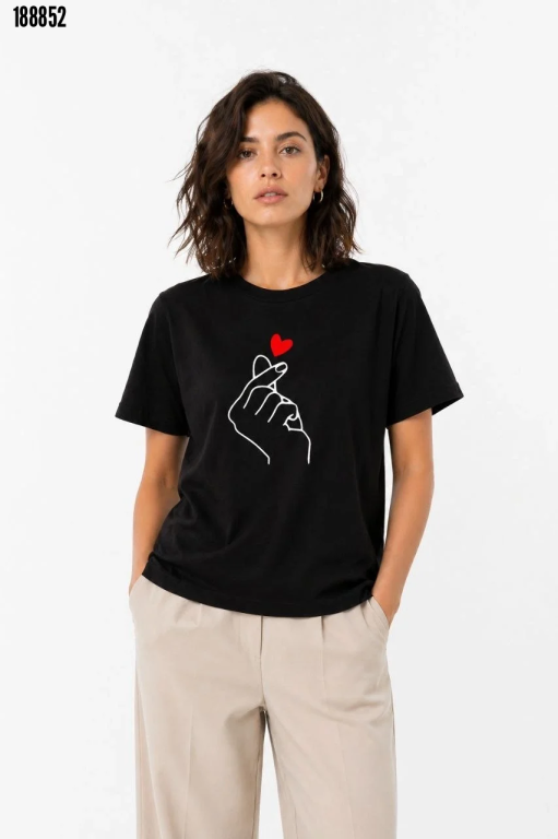 Kore Parmak Kalp Aşk Temalı Minimal Baskılı Tişört Yazlık Kısa Kol TShirt Siyah
