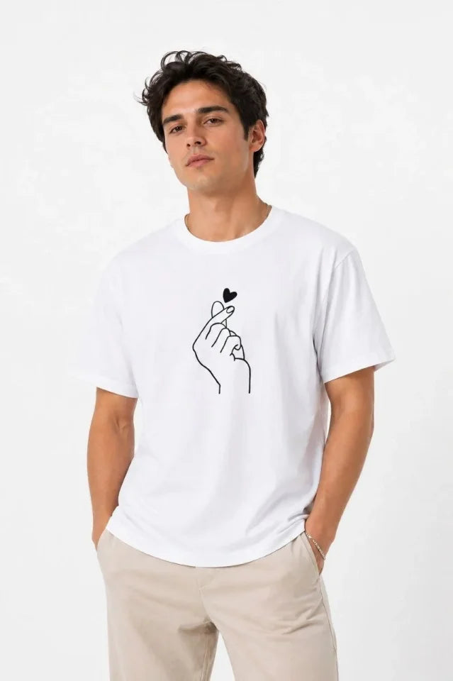 Erkek Kore Parmak Kalp Aşk Temalı Minimal Baskılı Tişört Yazlık Kısa Kol T-Shirt - Beyaz (188984)