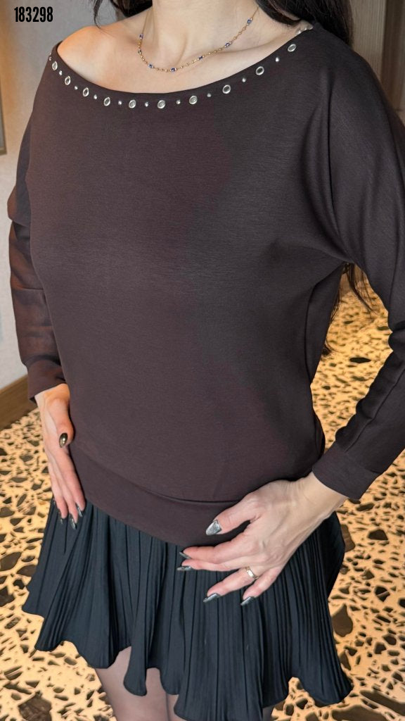 Kadın uzun kollu kayık yaka kuş gözü detay bluz