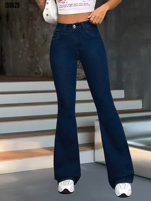 Kadın yüksek bel paçaya doğru geniş kot pantolon