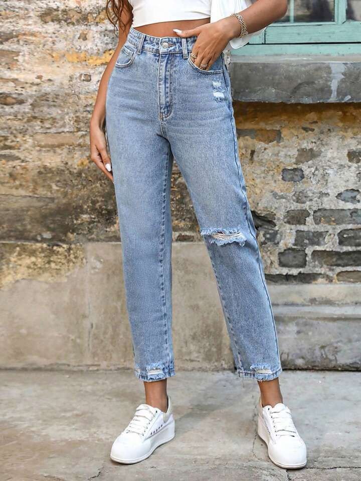 Kadın Açık Mavi Yırtık Mom Fit Kot Pantolon (136452)